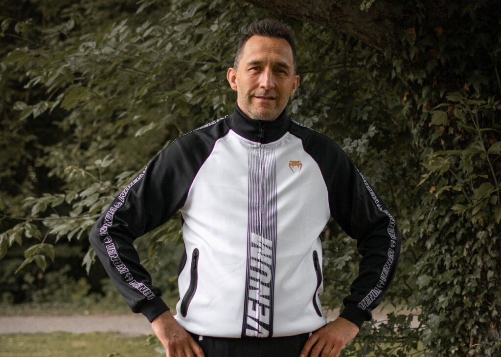 Personal Trainer Joachim Holtz lächelt